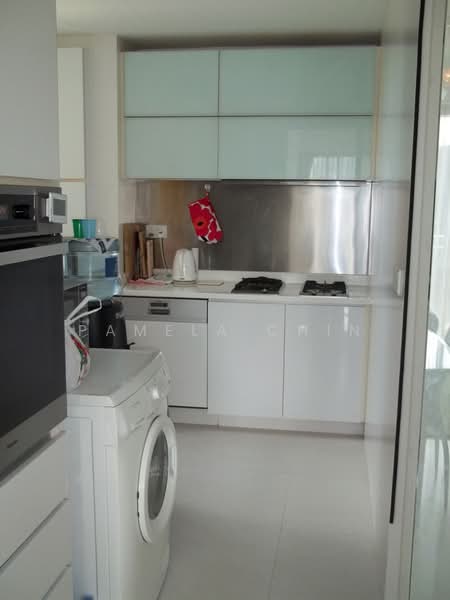 Cairnhill Residences, 31 Cairnhill Circle, 2 Bedrooms, 904 sqft, Apartment For Rent, by Pamela Chin, 500076970 - Kitchen - PropertyGuru.com.sg