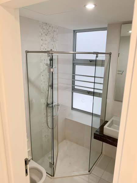 Cairnhill Residences, 31 Cairnhill Circle, 2 Bedrooms, 904 sqft, Apartment For Rent, by Pamela Chin, 500076970 - Bathroom - PropertyGuru.com.sg