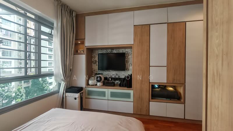 272C Punggol Walk HDB Flat For Sale at S$ 779,999 | PropertyGuru Singapore - Master Bedroom