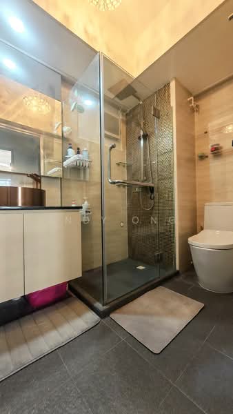 272C Punggol Walk HDB Flat For Sale at S$ 779,999 | PropertyGuru Singapore - Bathroom