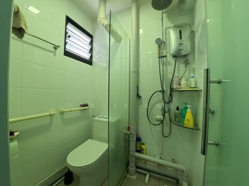 404 Ang Mo Kio Avenue 10, 404 Ang Mo Kio Avenue 10, 3 Bedrooms, 947 sqft, HDB Flat For Rent, by Travis Ang, 500076972 - Bathroom - PropertyGuru.com.sg