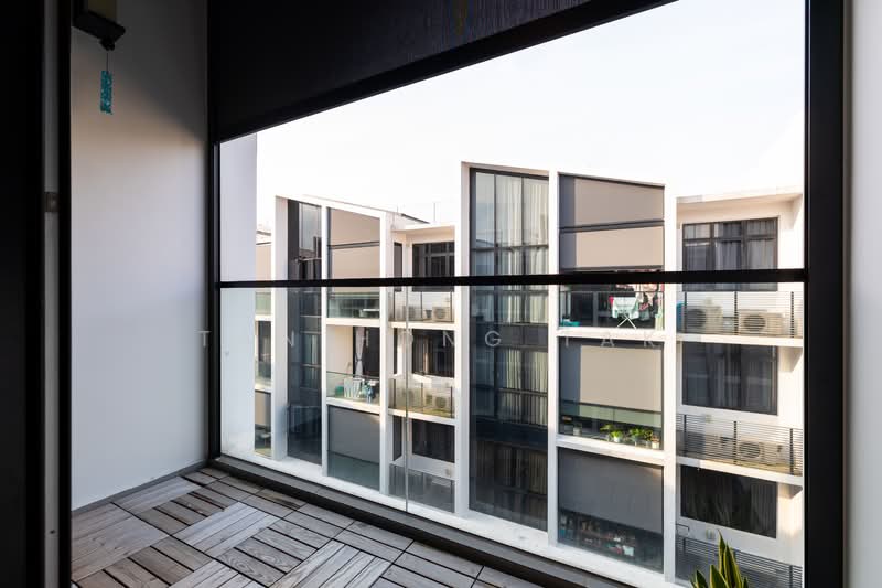 The Essence Condominium For Sale at S$ 1,350,000 | PropertyGuru Singapore - Balcony