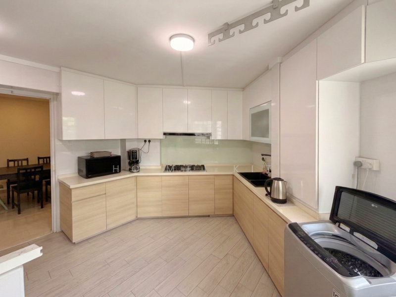 288D Jurong East Street 21 HDB Flat For Sale at S$ 888,000 | PropertyGuru Singapore - Kitchen