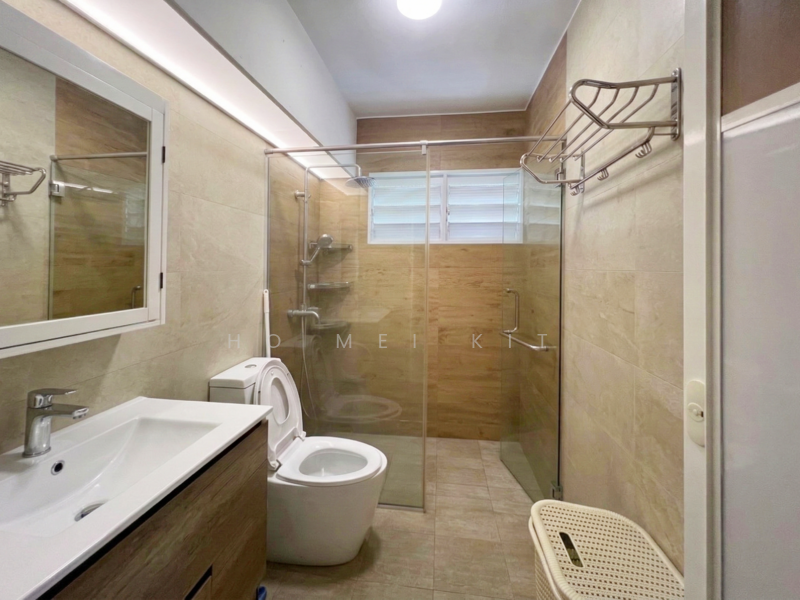 288D Jurong East Street 21 HDB Flat For Sale at S$ 888,000 | PropertyGuru Singapore - Bathroom
