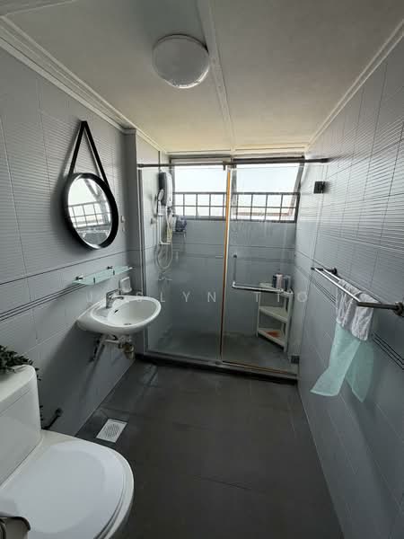 Lakeview Estate Apartment For Sale at S$ 1,880,000 | PropertyGuru Singapore - Bathroom