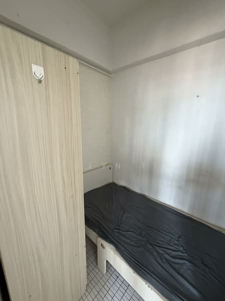 Lakeview Estate Apartment For Sale at S$ 1,880,000 | PropertyGuru Singapore - Bedroom