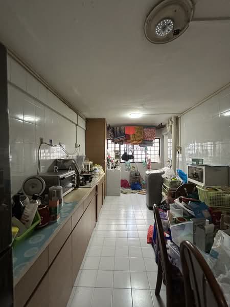 334 Clementi Avenue 2 HDB Flat For Sale at S$ 380,000 | PropertyGuru Singapore - Kitchen
