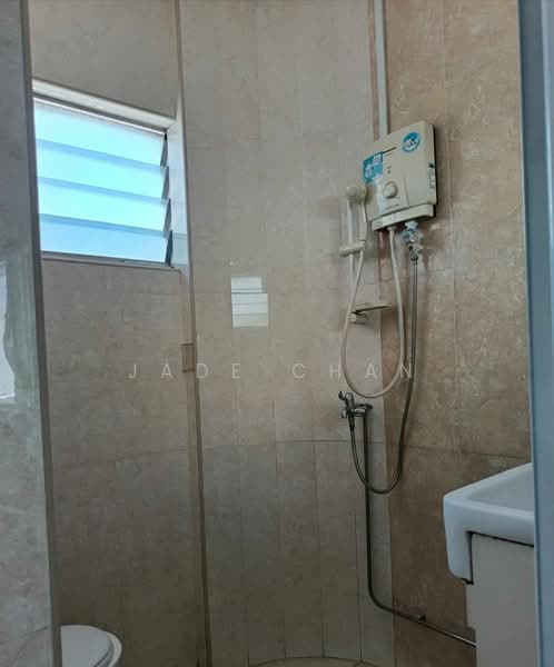 138 Lorong Ah Soo HDB Flat For Sale at S$ 690,000 | PropertyGuru Singapore - Bathroom