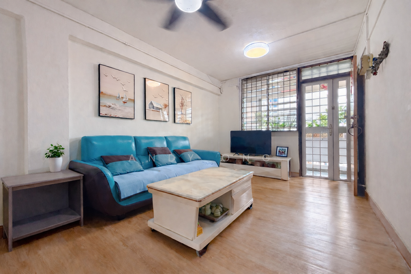 3 Lorong 7 Toa Payoh HDB Flat For Sale at S$ 378,000 | PropertyGuru Singapore - Living Room