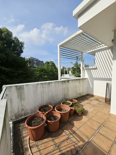 The Shaughnessy Cluster House For Sale at S$ 2,980,000 | PropertyGuru Singapore - Balcony
