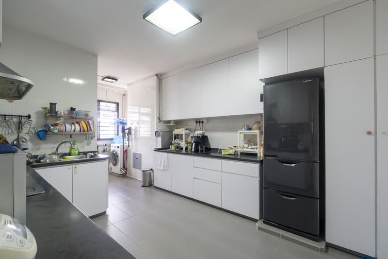 423 Choa Chu Kang Avenue 4 HDB Flat For Sale at S$ 630,000 | PropertyGuru Singapore - Kitchen