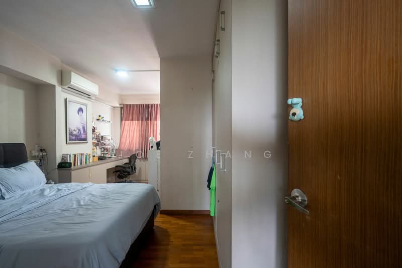 423 Choa Chu Kang Avenue 4 HDB Flat For Sale at S$ 630,000 | PropertyGuru Singapore - Bedroom