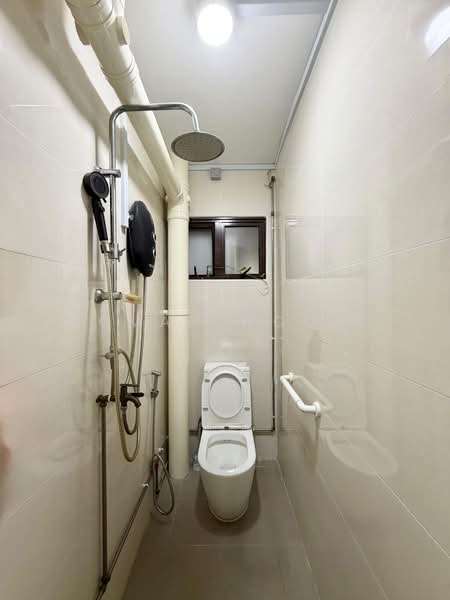 520 Serangoon North Avenue 4 HDB Flat For Sale at S$ 1,050,000 | PropertyGuru Singapore - Bathroom