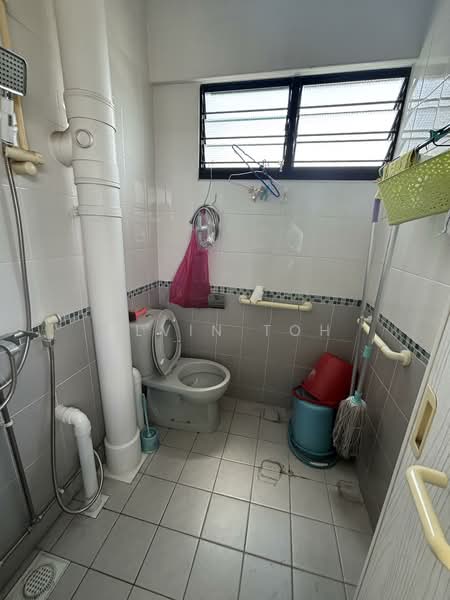 202 Yishun Street 21, 202 Yishun Street 21, 2 Bedrooms, 721 sqft, HDB Flat For Rent, by Alvin Toh, 500077070 - Bathroom - PropertyGuru.com.sg