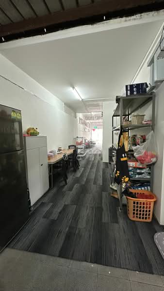 Shophouse/Residential/Retail/ Sembawang Road Shophouse For Sale at S$ 4,950,000 | PropertyGuru Singapore - Interior