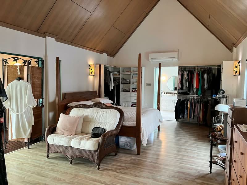 Rare Huge Land Size, Move In Condition at Tanah Merah Besar Lane facing Greenery Semi-Detached House For Sale at S$ 8,300,000 | PropertyGuru Singapore - Bedroom