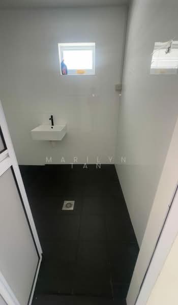 Sembawang Straits Estate, Jalan Machang, 3 Bedrooms, 1,750 sqft, Semi-Detached House For Rent, by Marilyn Tan, 500077077 - Bathroom - PropertyGuru.com.sg