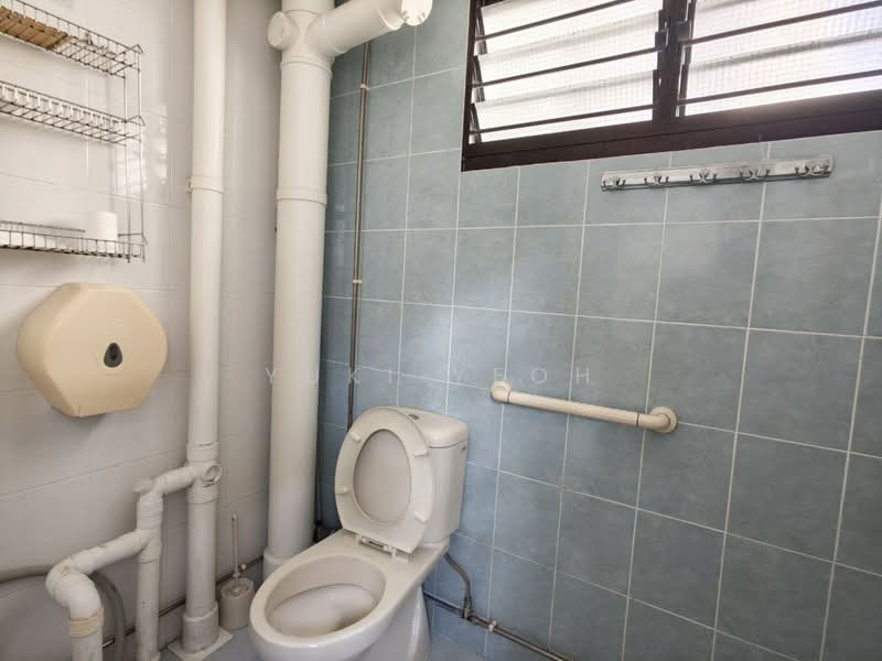 205 Yishun Street 21, 205 Yishun Street 21, 3 Bedrooms, 1,044 sqft, HDB Flat For Rent, by Yuki Yeoh, 500077093 - Bathroom - PropertyGuru.com.sg