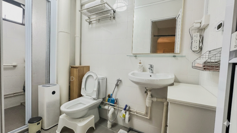 108 Jalan Rajah, 108 Jalan Rajah, 3 Bedrooms, 1,593 sqft, HDB Flat For Sale, by Daryl Tan, 500077102 - Common Toilet 2 - PropertyGuru.com.sg