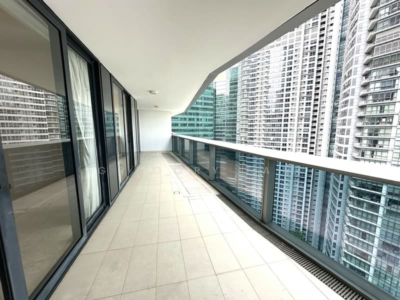 Marina Bay Suites Apartment For Sale at S$ 4,500,000 | PropertyGuru Singapore - Balcony