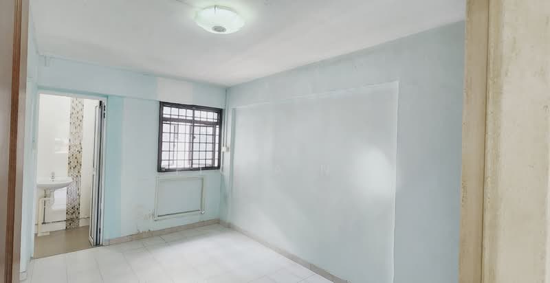 501 Bukit Batok Street 52 HDB Flat For Sale at S$ 420,000 | PropertyGuru Singapore - Master Bedroom