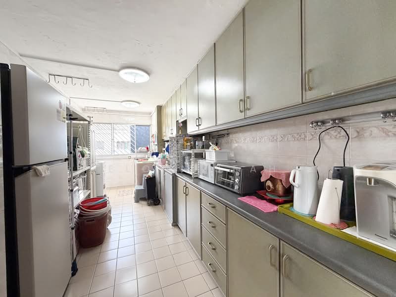 239 Serangoon Avenue 2 HDB Flat For Sale at S$ 720,000 | PropertyGuru Singapore - Kitchen