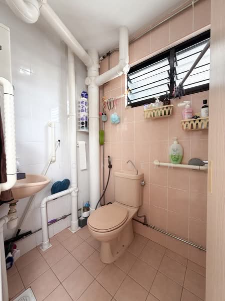 239 Serangoon Avenue 2 HDB Flat For Sale at S$ 720,000 | PropertyGuru Singapore - Bathroom