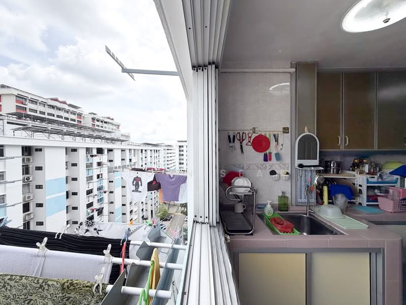 239 Serangoon Avenue 2 HDB Flat For Sale at S$ 720,000 | PropertyGuru Singapore - Balcony