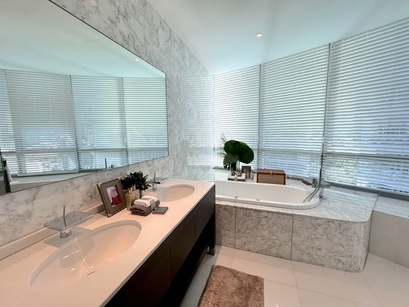 Cliveden at Grange Condominium For Sale at S$ 7,535,000 | PropertyGuru Singapore - Bathroom
