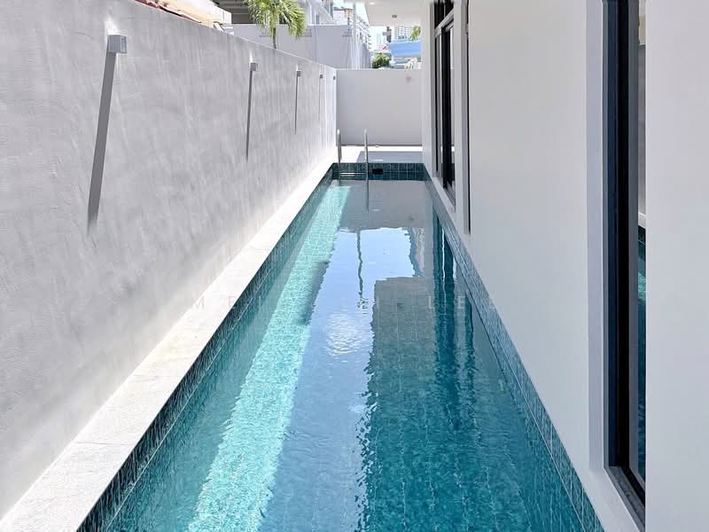Brand New Pair of Semi Detached Houses! Ready to Move In Semi-Detached House For Sale at S$ 6,800,000 | PropertyGuru Singapore - Pool