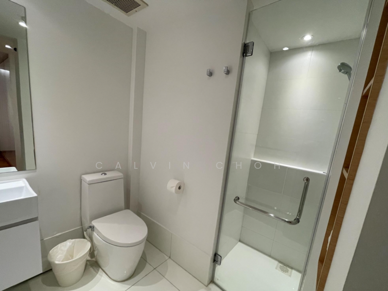 One North Bridge, 1 North Bridge Road, 2 Bedrooms, 885 sqft, Apartment For Rent, by Calvin Choh, 500077146 - Bathroom - PropertyGuru.com.sg