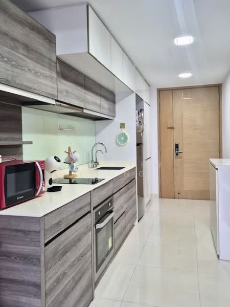 Coco Palms Condominium For Sale at S$ 838,000 | PropertyGuru Singapore - Kitchen