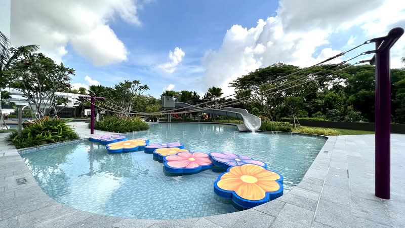 Whistler Grand Condominium For Sale at S$ 1,250,000 | PropertyGuru Singapore - Pool