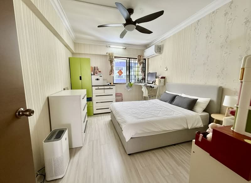 124 Bukit Batok Central HDB Flat For Sale at S$ 550,000 | PropertyGuru Singapore - Bedroom