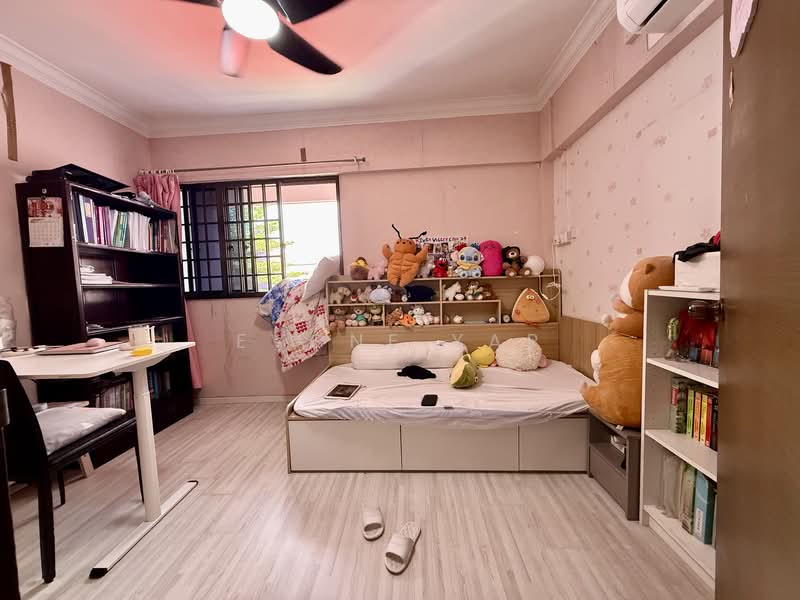 124 Bukit Batok Central HDB Flat For Sale at S$ 550,000 | PropertyGuru Singapore - Bedroom