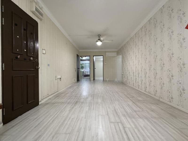124 Bukit Batok Central, 124 Bukit Batok Central, Dairy Farm / Bukit Panjang / Choa Chu Kang, 3 Bedrooms, 1,001 sqft, HDB Flat For Sale, by Evone Yap, 500077166 - Living Room - PropertyGuru.com.sg