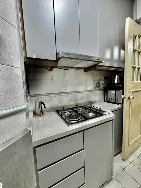 Clementi area condo, , 1 Bedroom, 380 sqft, Condominium For Rent, by Esther Low, 500077167 - Kitchen - PropertyGuru.com.sg