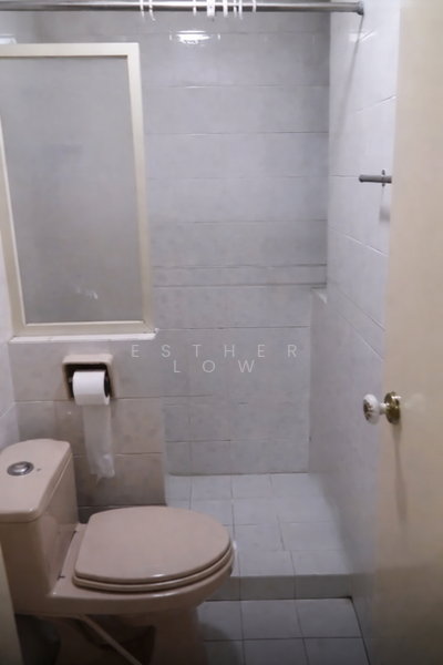 Clementi area condo, , 1 Bedroom, 380 sqft, Condominium For Rent, by Esther Low, 500077167 - Bathroom - PropertyGuru.com.sg