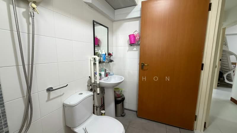 HDB for rent Fernvale Sengkang, Fernvale, 3 Bedrooms, 1,001 sqft, HDB Flat For Rent, by Natalie Hon, 500077181 - Bathroom - PropertyGuru.com.sg