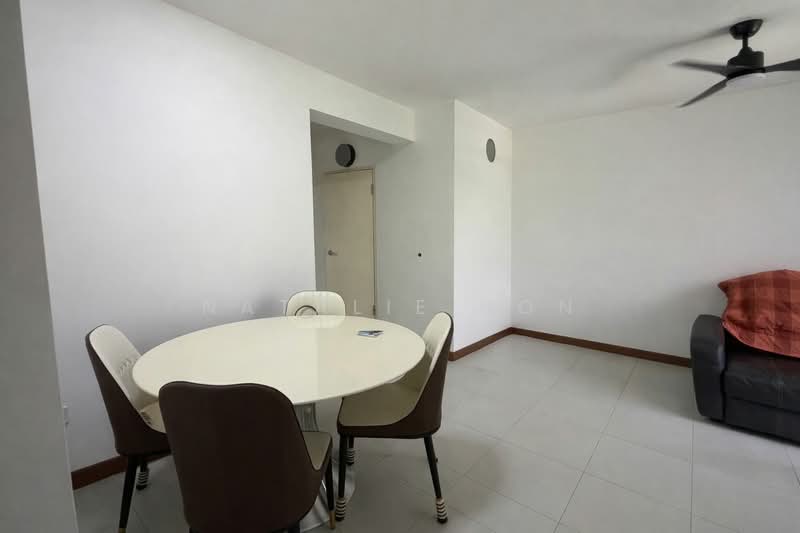 HDB for rent Fernvale Sengkang, Fernvale, 3 Bedrooms, 1,001 sqft, HDB Flat For Rent, by Natalie Hon, 500077181 - Dining Room - PropertyGuru.com.sg