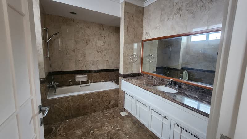 Bukit Timah Greenwood crescent Bungalow with pool, Greenwood Crescent, 7 Bedrooms, 6,814 sqft, Detached House For Rent, by Sindy Keng, 500077189 - Bathroom - PropertyGuru.com.sg