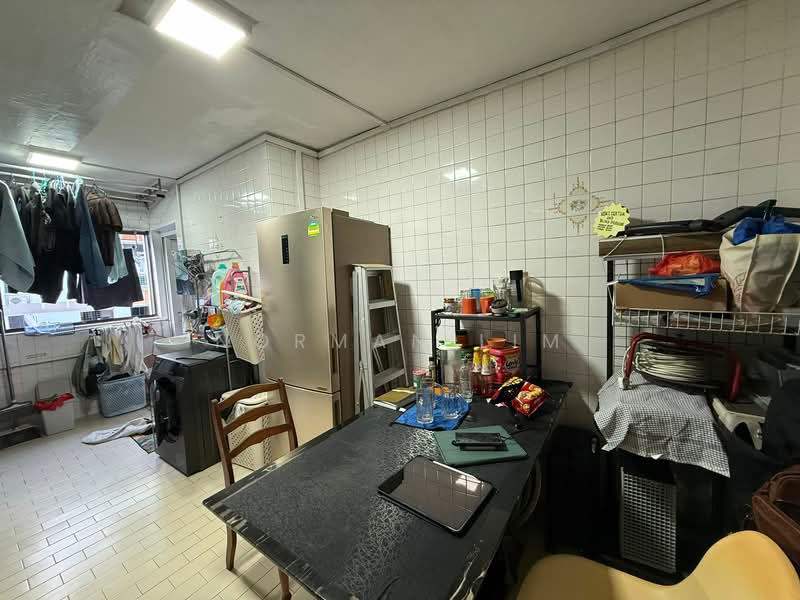773 Yishun Avenue 3 HDB Flat For Sale at S$ 428,000 | PropertyGuru Singapore - Kitchen