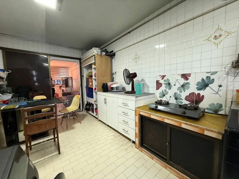 773 Yishun Avenue 3 HDB Flat For Sale at S$ 428,000 | PropertyGuru Singapore - Kitchen