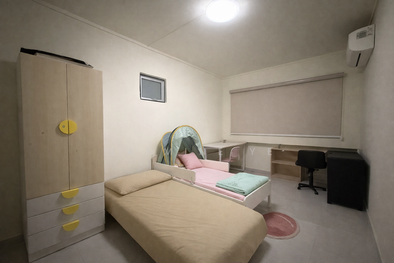 641 Jurong West Street 61 HDB Flat For Sale at S$ 600,000 | PropertyGuru Singapore - Bedroom