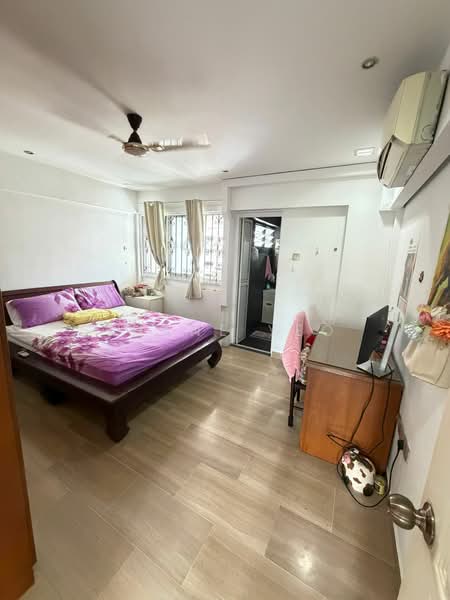 101 Hougang Avenue 1 HDB Flat For Sale at S$ 625,000 | PropertyGuru Singapore - Master Bedroom
