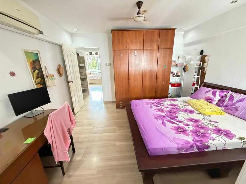 101 Hougang Avenue 1 HDB Flat For Sale at S$ 625,000 | PropertyGuru Singapore - Master Bedroom