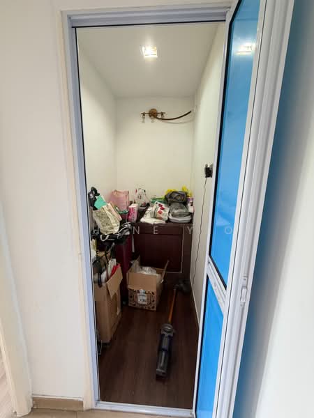 101 Hougang Avenue 1 HDB Flat For Sale at S$ 625,000 | PropertyGuru Singapore - Storage Room