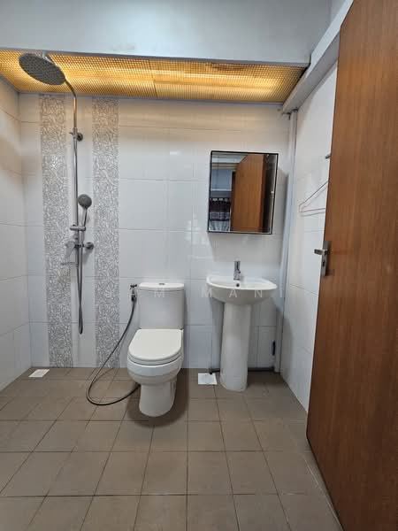 188C Bedok North Street 4 HDB Flat For Sale at S$ 638,888 | PropertyGuru Singapore - Bathroom