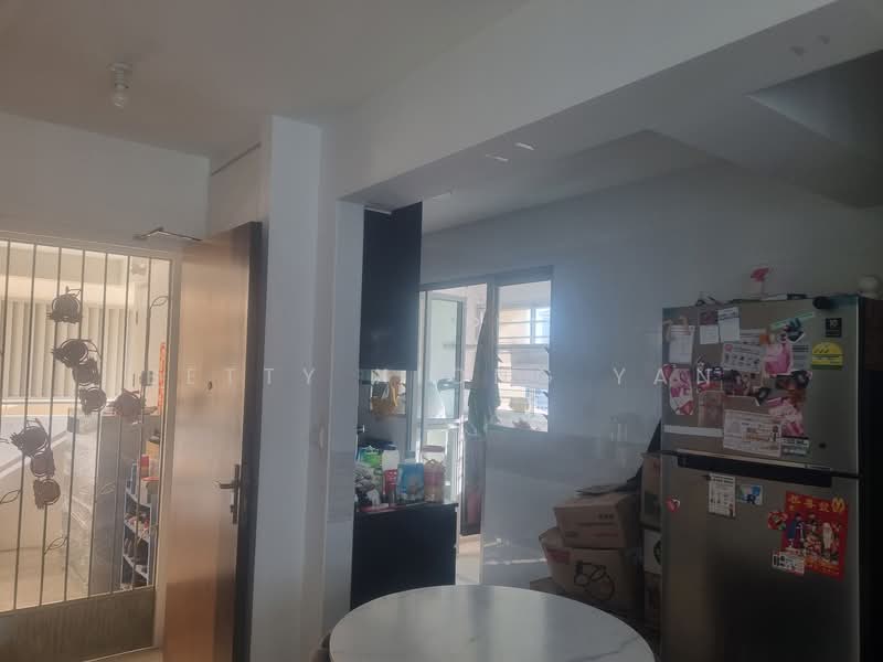 429B Bedok North Road HDB Flat For Sale at S$ 900,000 | PropertyGuru Singapore - Kitchen