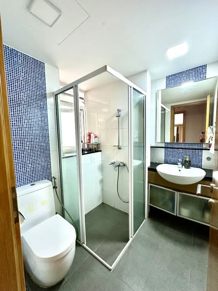 Savannah Condopark, 41 Simei Rise, 3 Bedrooms, 1,227 sqft, Condominium For Rent, by Desiree Ang, 500077245 - Bathroom - PropertyGuru.com.sg